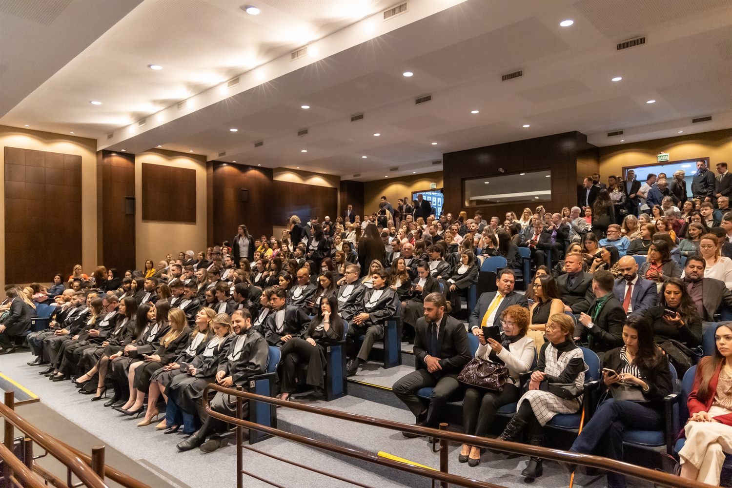 Auditório em evento profissional